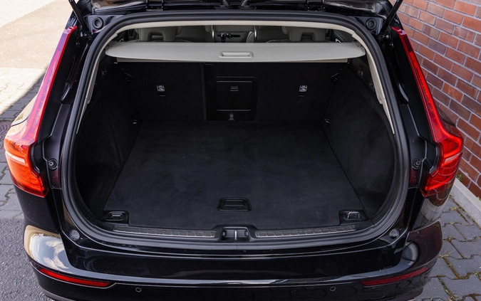 Volvo V60 cena 86900 przebieg: 130086, rok produkcji 2018 z Swarzędz małe 781